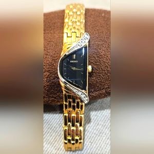Vintage Ladies Seiko Half Moon 2E20-7309 Watch, diamonds black face gold tone.